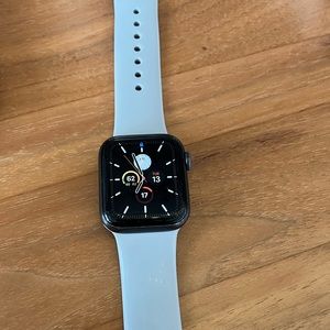 Apple Watch Series 6 (GPS, 40mm) - Wi-Fi, Not Cellular